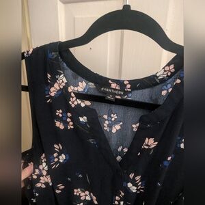 V-neck floral dress with pockets